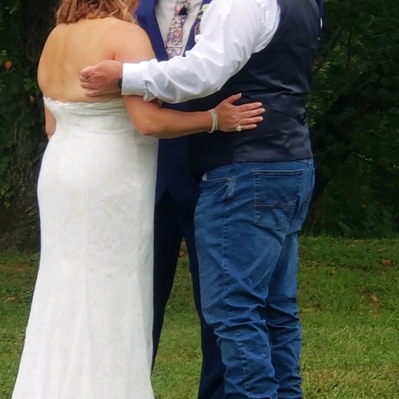 David’s Bridal Stretch Lace Halter dress - Picture 8 of 8